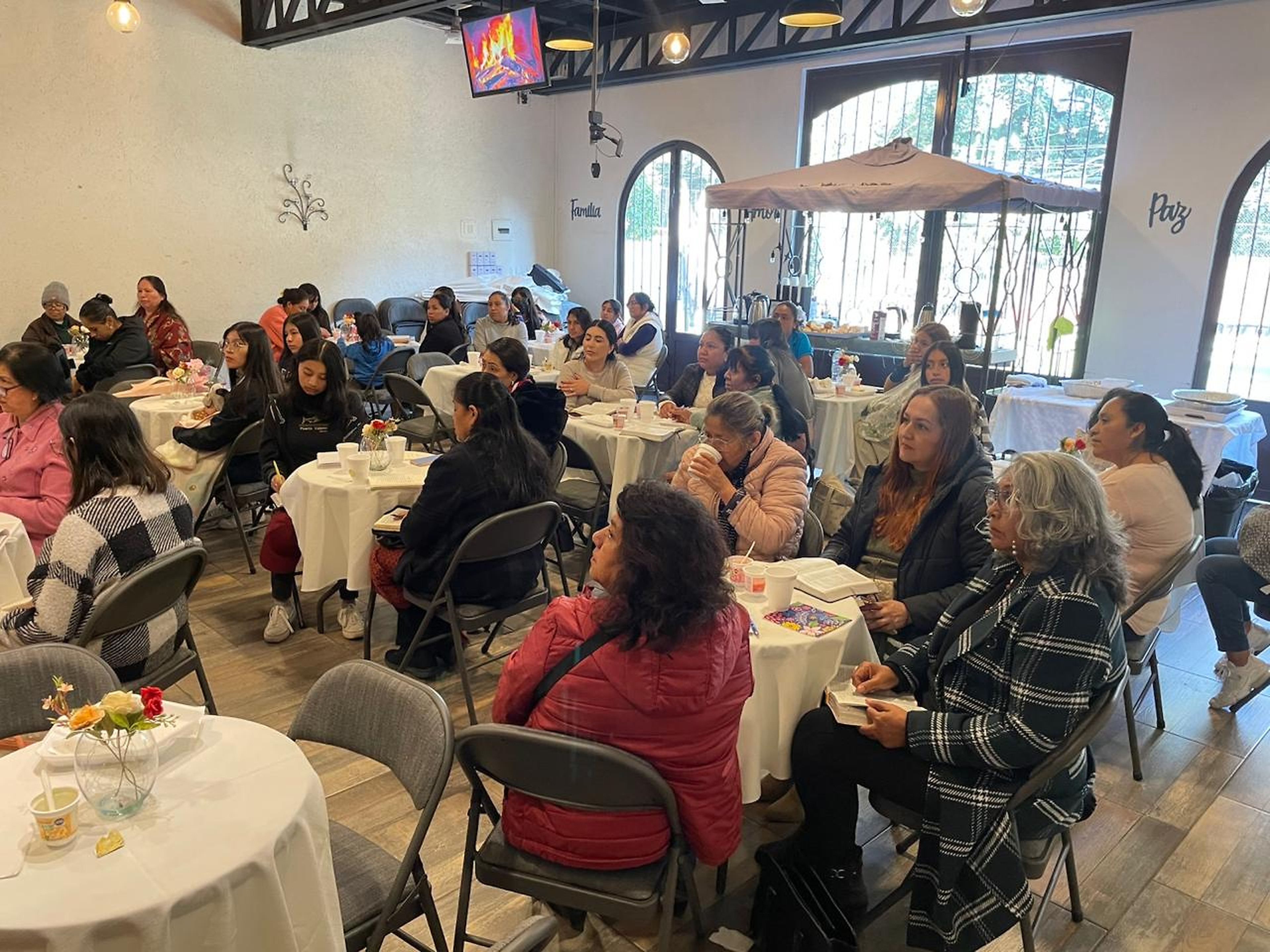 Reunión del ministerio de mujeres de Roca Eterna